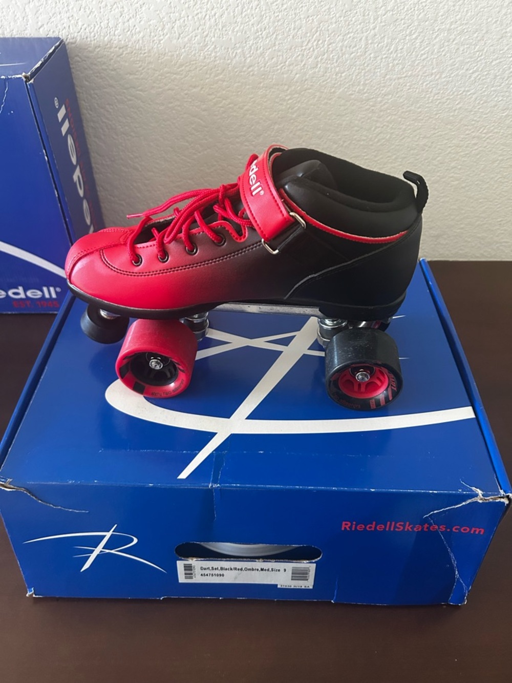 Riedell Dart Black/Red Quad Roller Skates - Picture 8 of 9